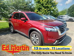 2023 Nissan Pathfinder SL