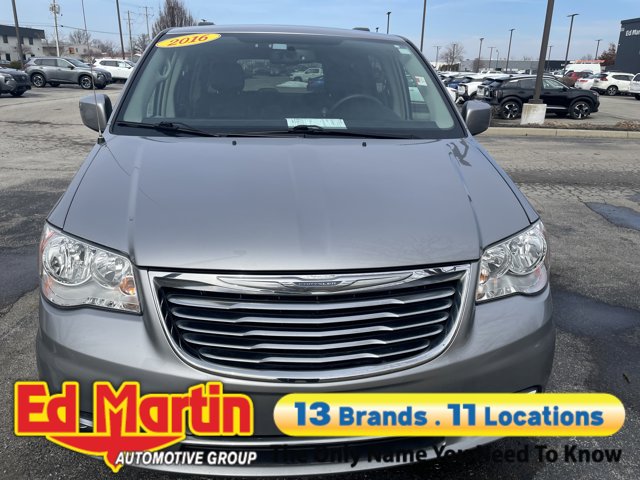 2016 Chrysler Town & Country Touring